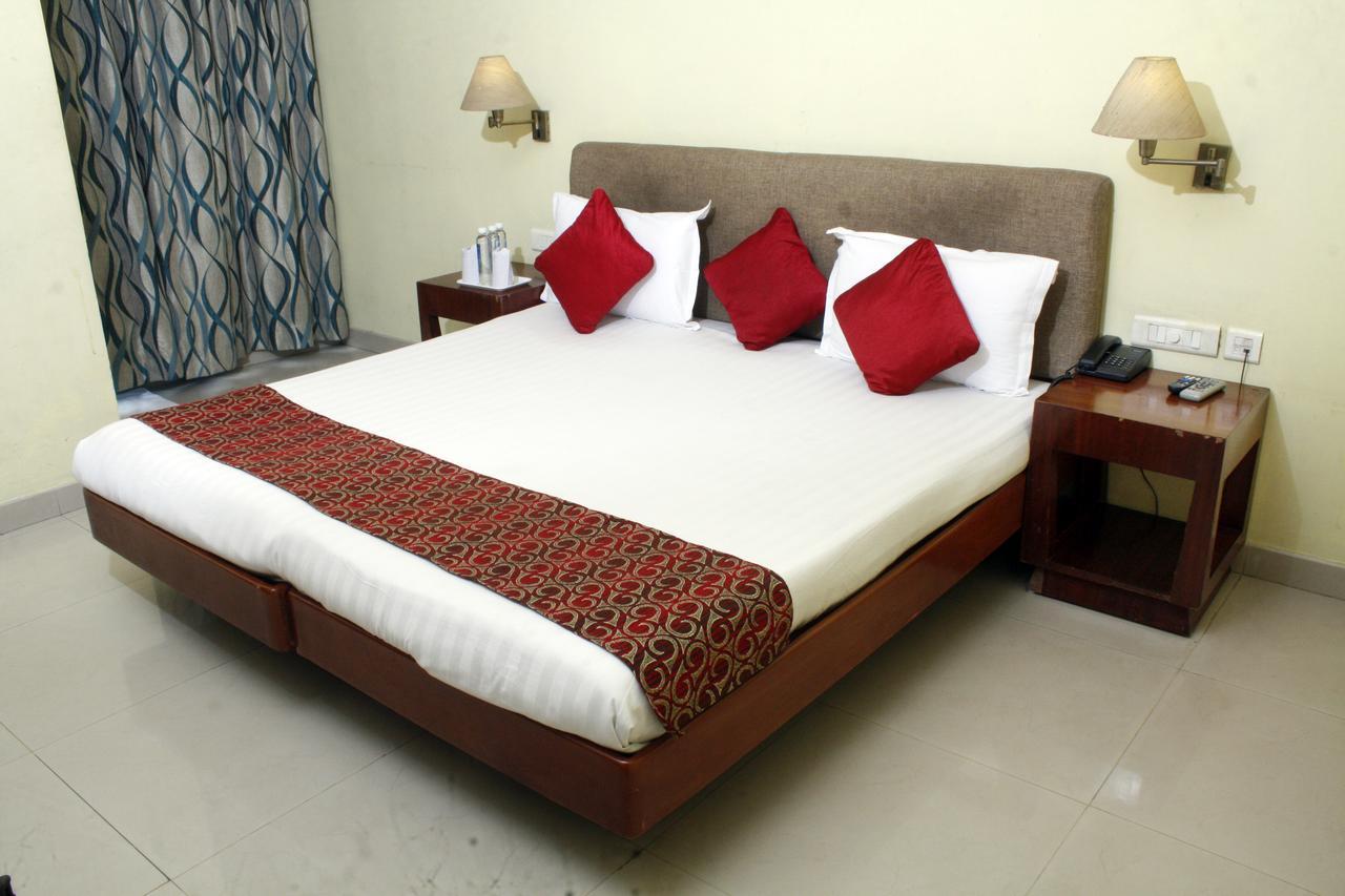Park Residency Luxury Business Hotel Kochi Exterior foto